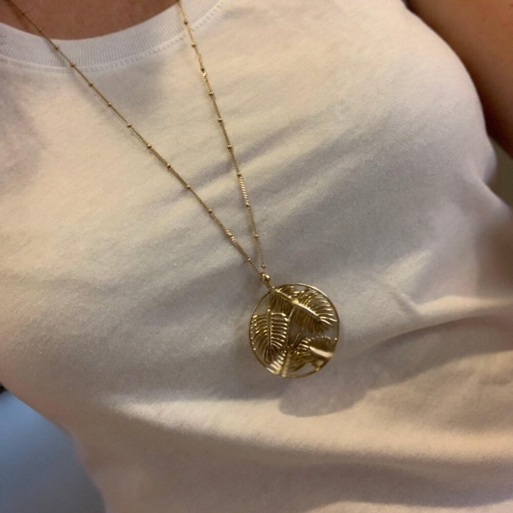 Stella and Dot Palm Pendant Necklace (Like new, comes with box)